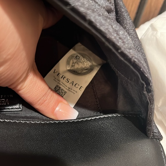•New Versace bag - Picture 8 of 8
